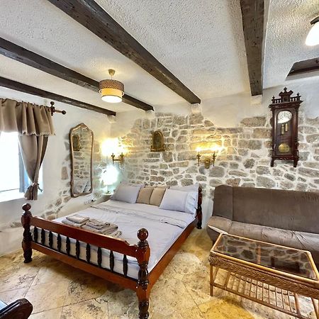 Old Town House With Private Garden Lejlighed Budva Eksteriør billede