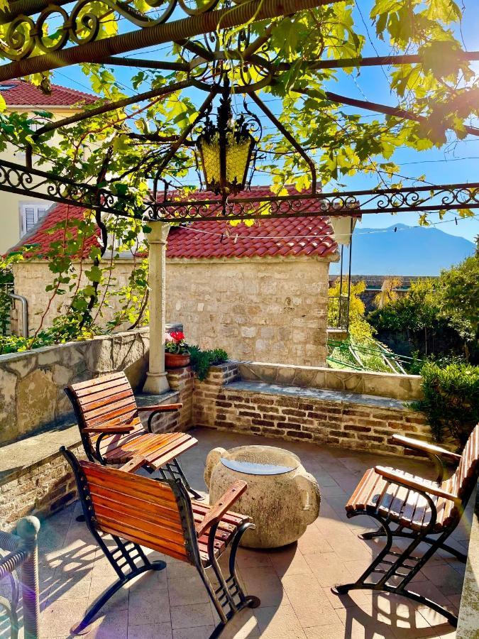 Old Town House With Private Garden Lejlighed Budva Eksteriør billede