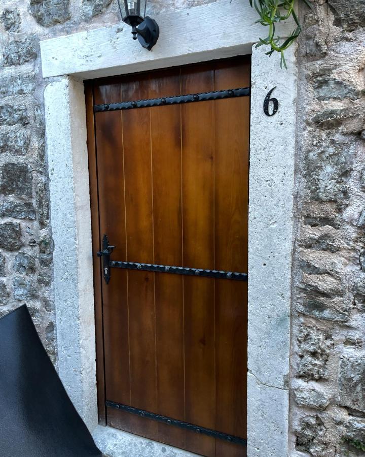 Old Town House With Private Garden Lejlighed Budva Eksteriør billede
