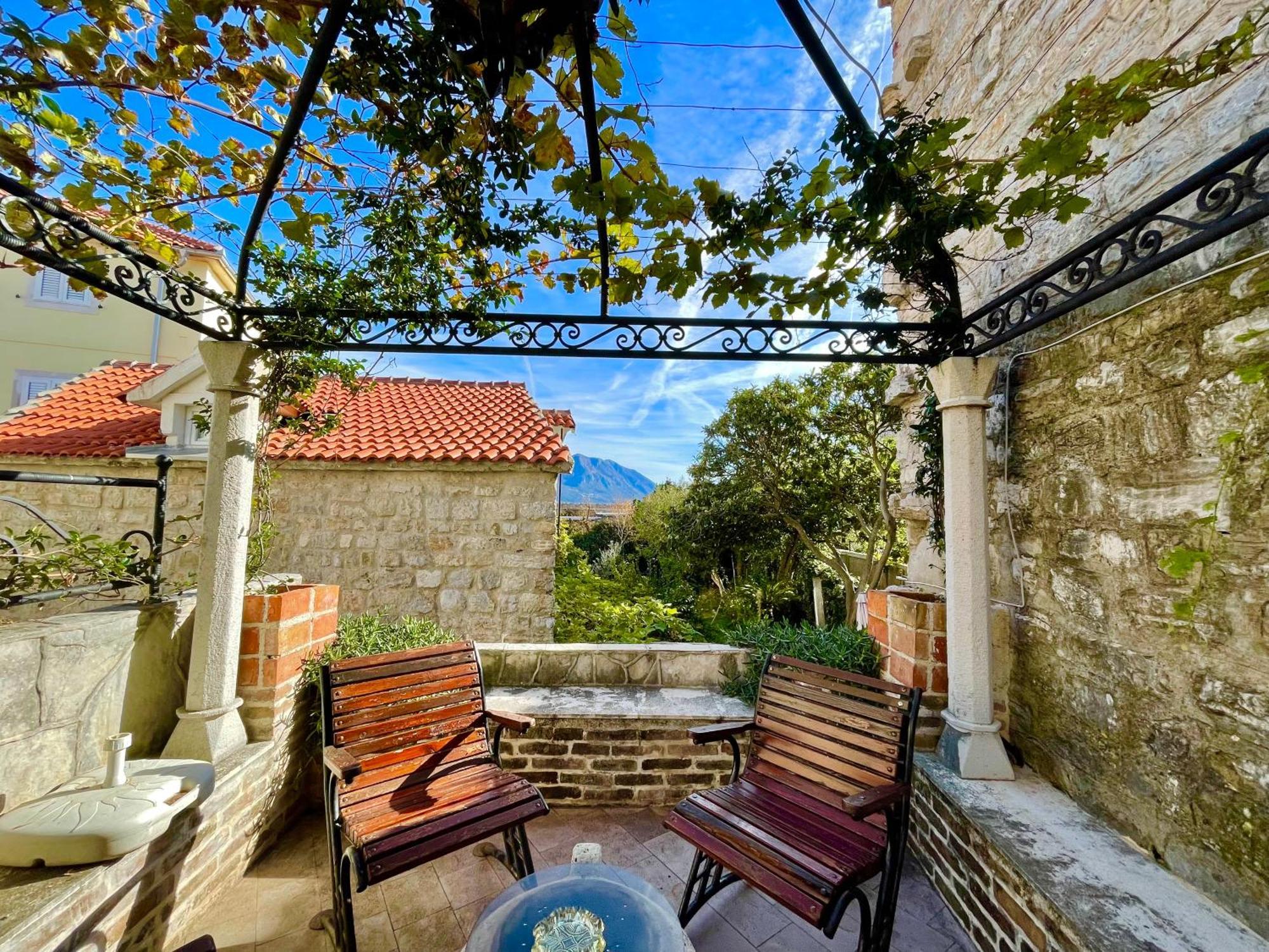 Old Town House With Private Garden Lejlighed Budva Eksteriør billede