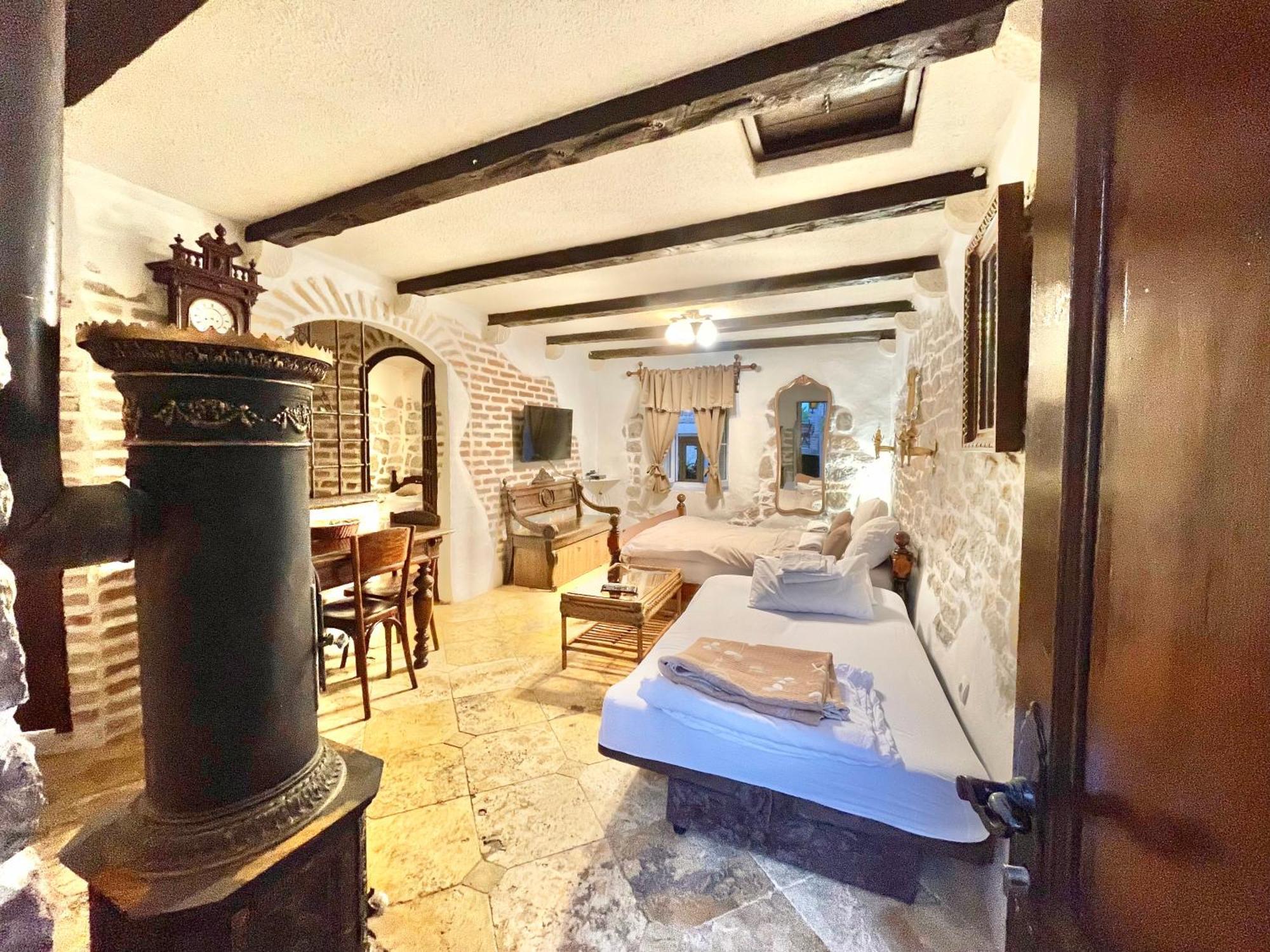 Old Town House With Private Garden Lejlighed Budva Eksteriør billede