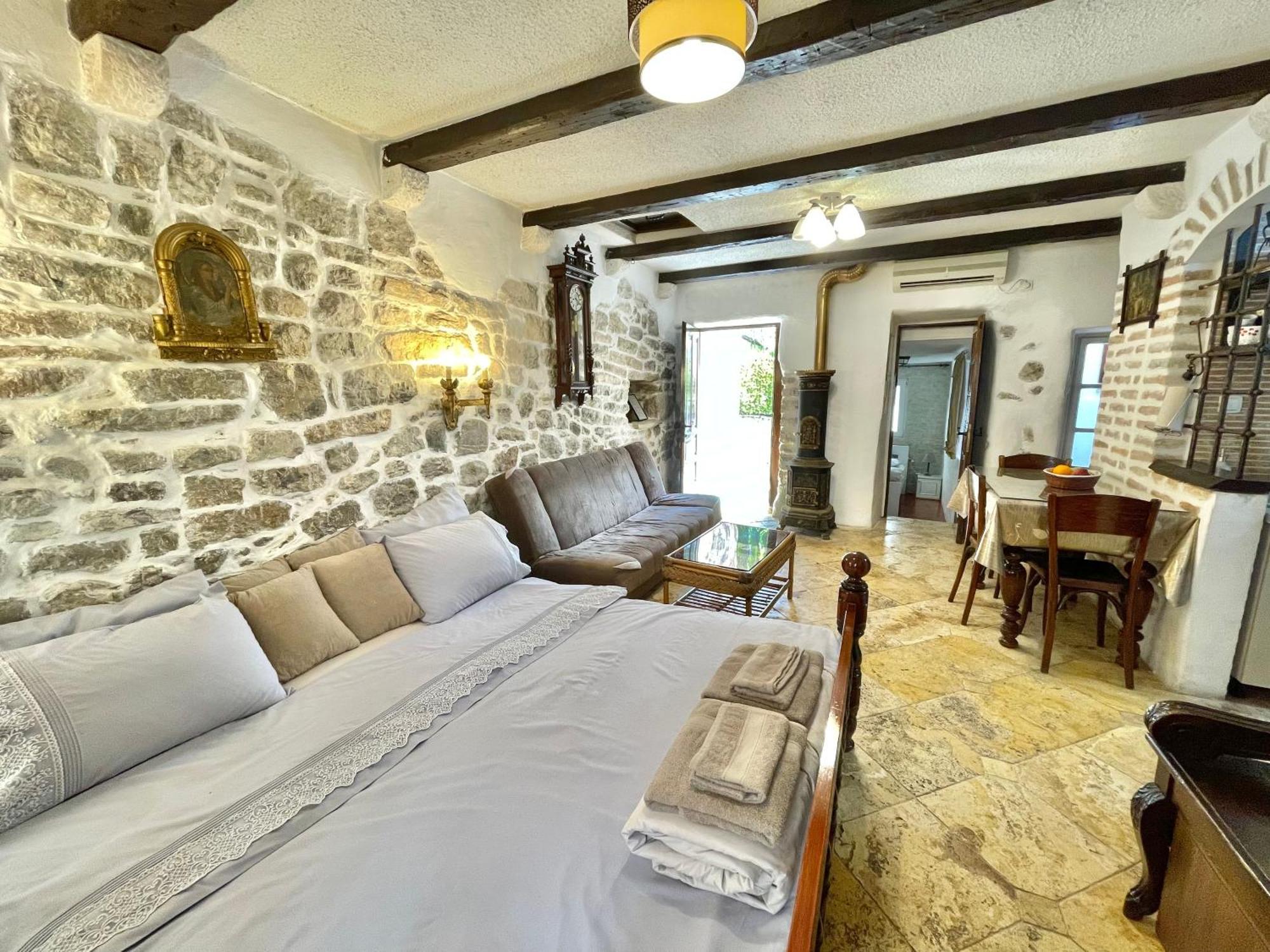 Old Town House With Private Garden Lejlighed Budva Eksteriør billede