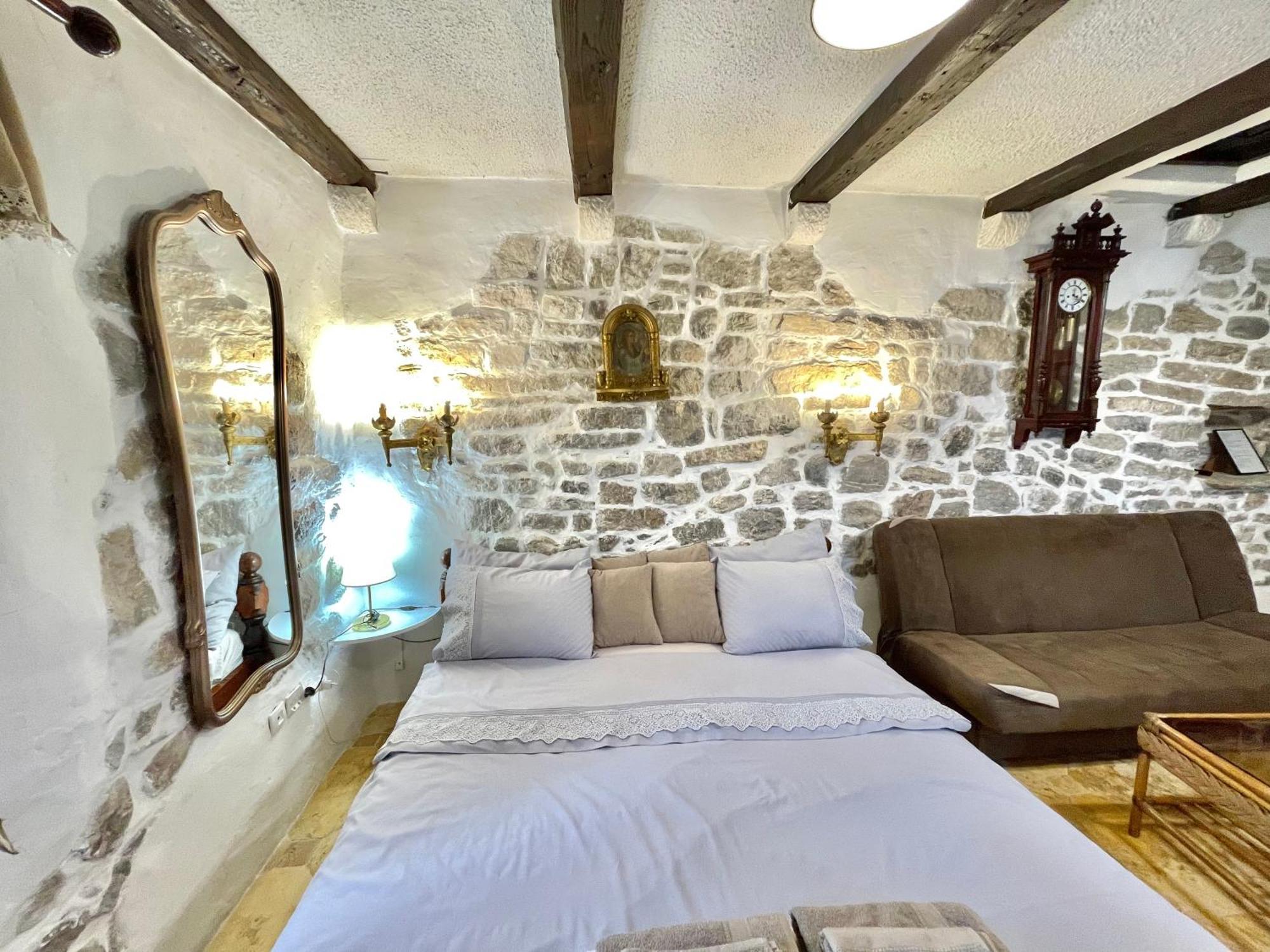 Old Town House With Private Garden Lejlighed Budva Eksteriør billede