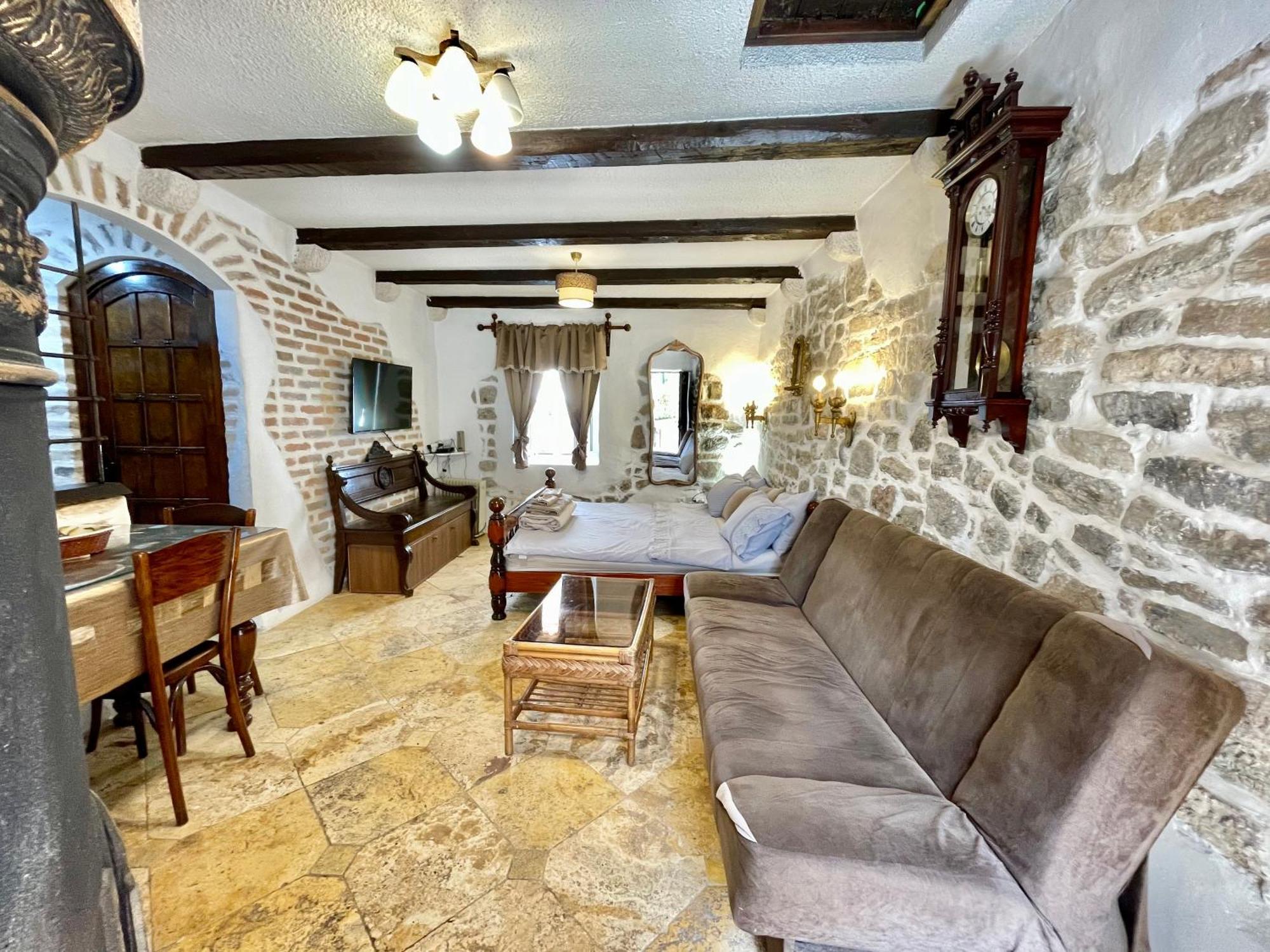 Old Town House With Private Garden Lejlighed Budva Eksteriør billede